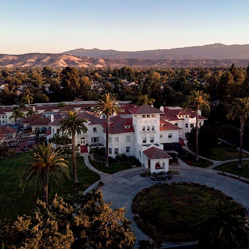 Hayes Mansion San Jose, Curio Collection by Hilton